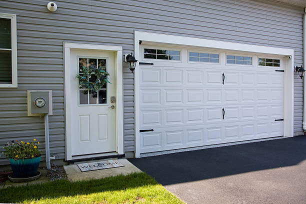 24/7 Emergency Garage Door Panel Replacement experts in Hilton, NY